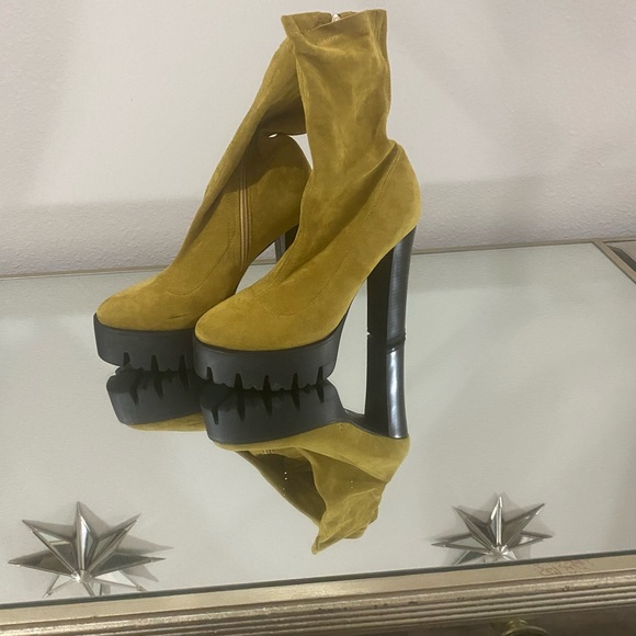 Azalea Wang Selfish Desire Boot in MUSTARD SUEDE size 8.5 - Picture 2 of 5